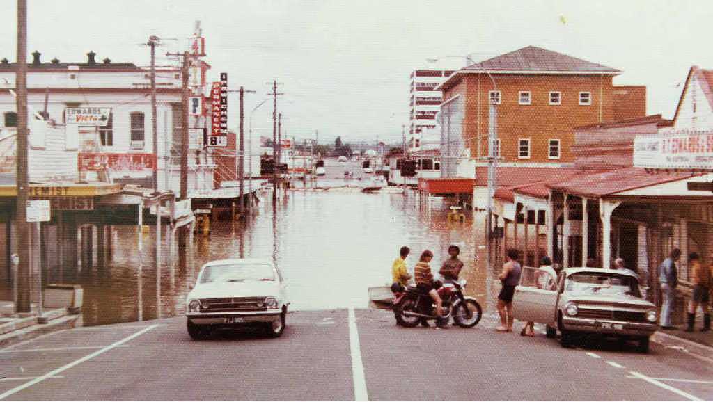 1974 Brisbane flood photograph 2 of 7: widespread inundation