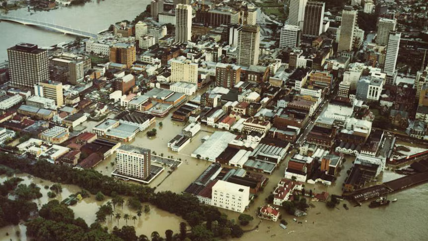 1974 Brisbane flood photograph 5 of 7: river and city flooding