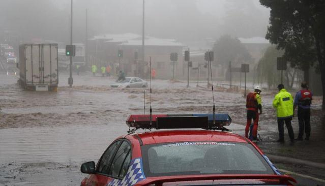 2010–11 Queensland floods photograph 6 of 20: Toowoomba flash flooding