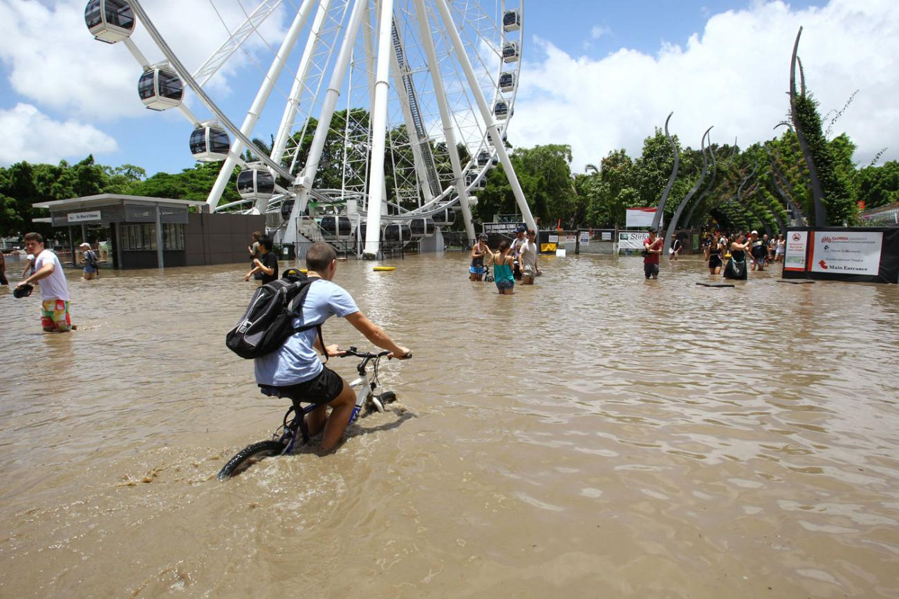 2010–11 Queensland floods photograph 3 of 20: South Bank and Wheel